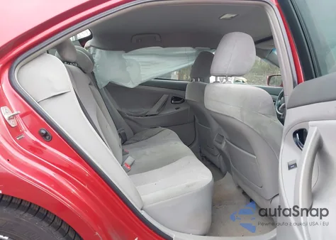 2010 Toyota Camry Le z USA, uszkodzony, nr VIN 4T1BF3EK7AU087145